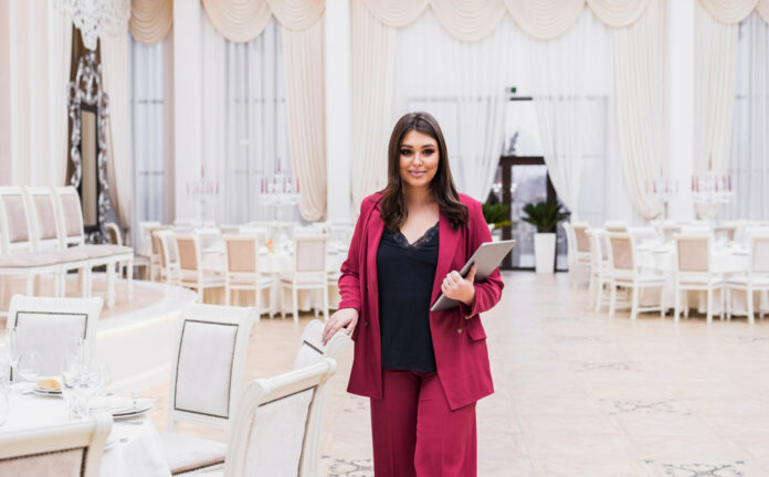 wedding-planner-coordinating-a-beautiful-wedding-event-at-Fountain-Event